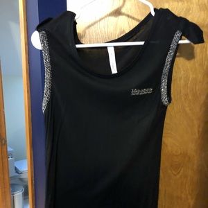 Black tank needs sticking on left shoulder.